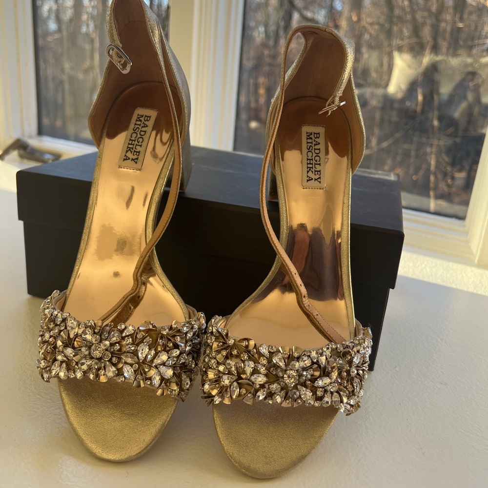 NWOT Badgley Mischka Collection Vega II Metallic Beaded Sandal Sz 9 Gold